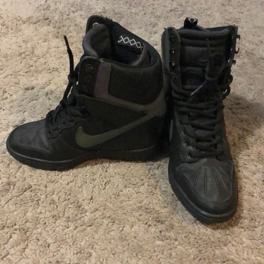 Nike women’s dunk sky high shoes